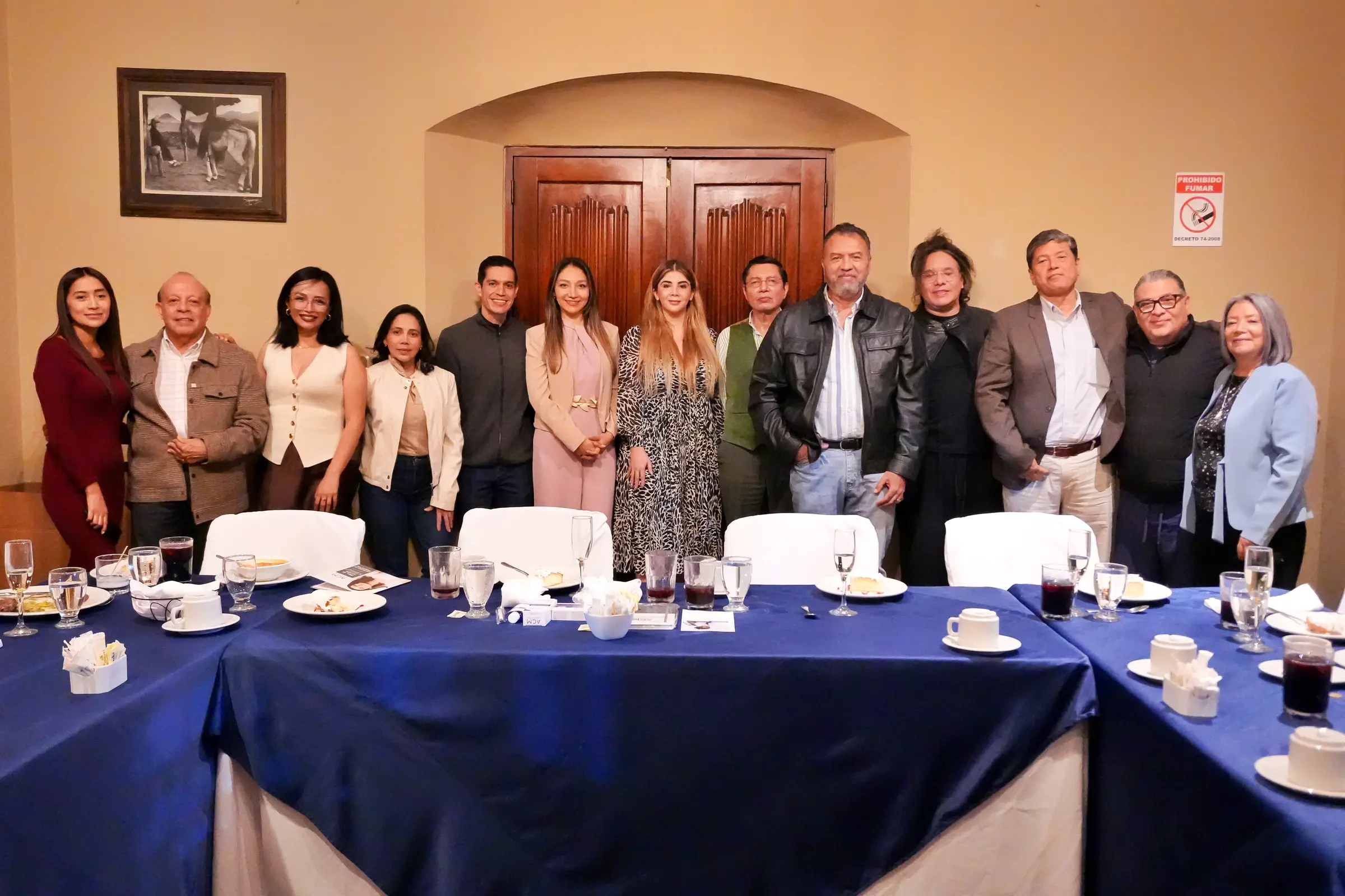 Profesionales de AGRECAP reunidos en una cena institucional